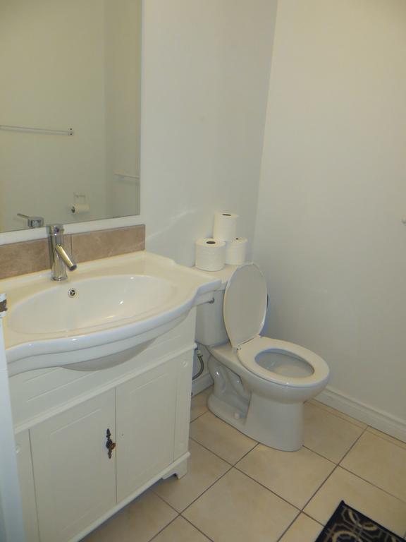 Park Inn Торонто Экстерьер фото