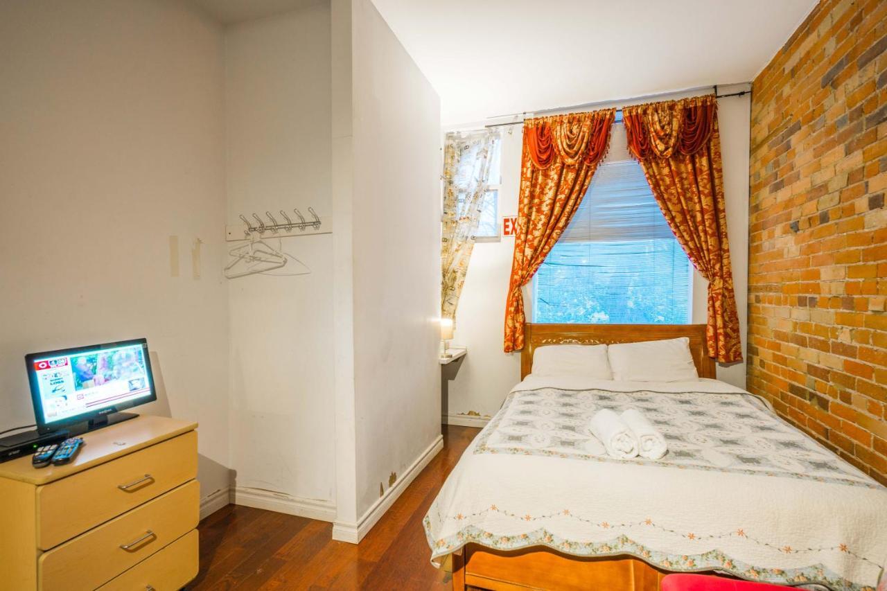 Park Inn Торонто Экстерьер фото