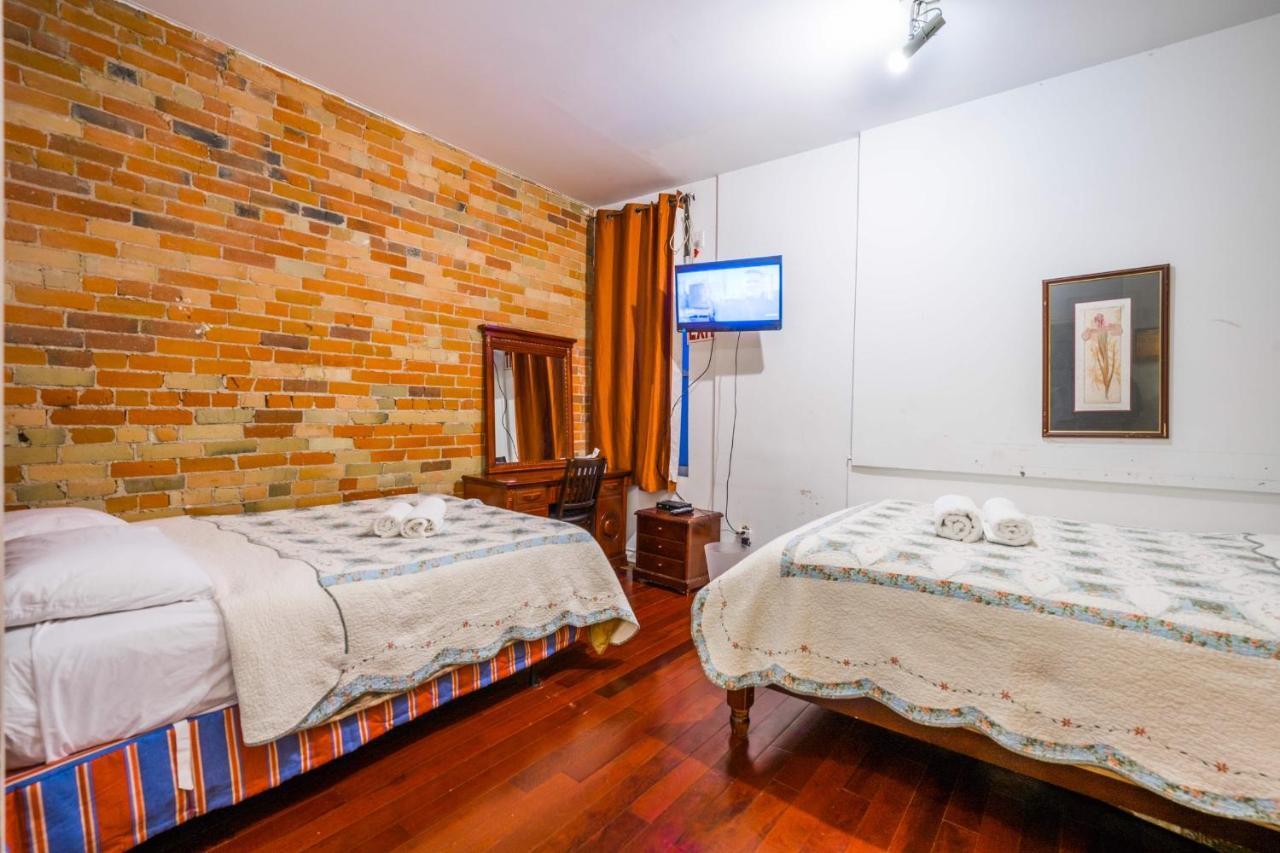 Park Inn Торонто Экстерьер фото