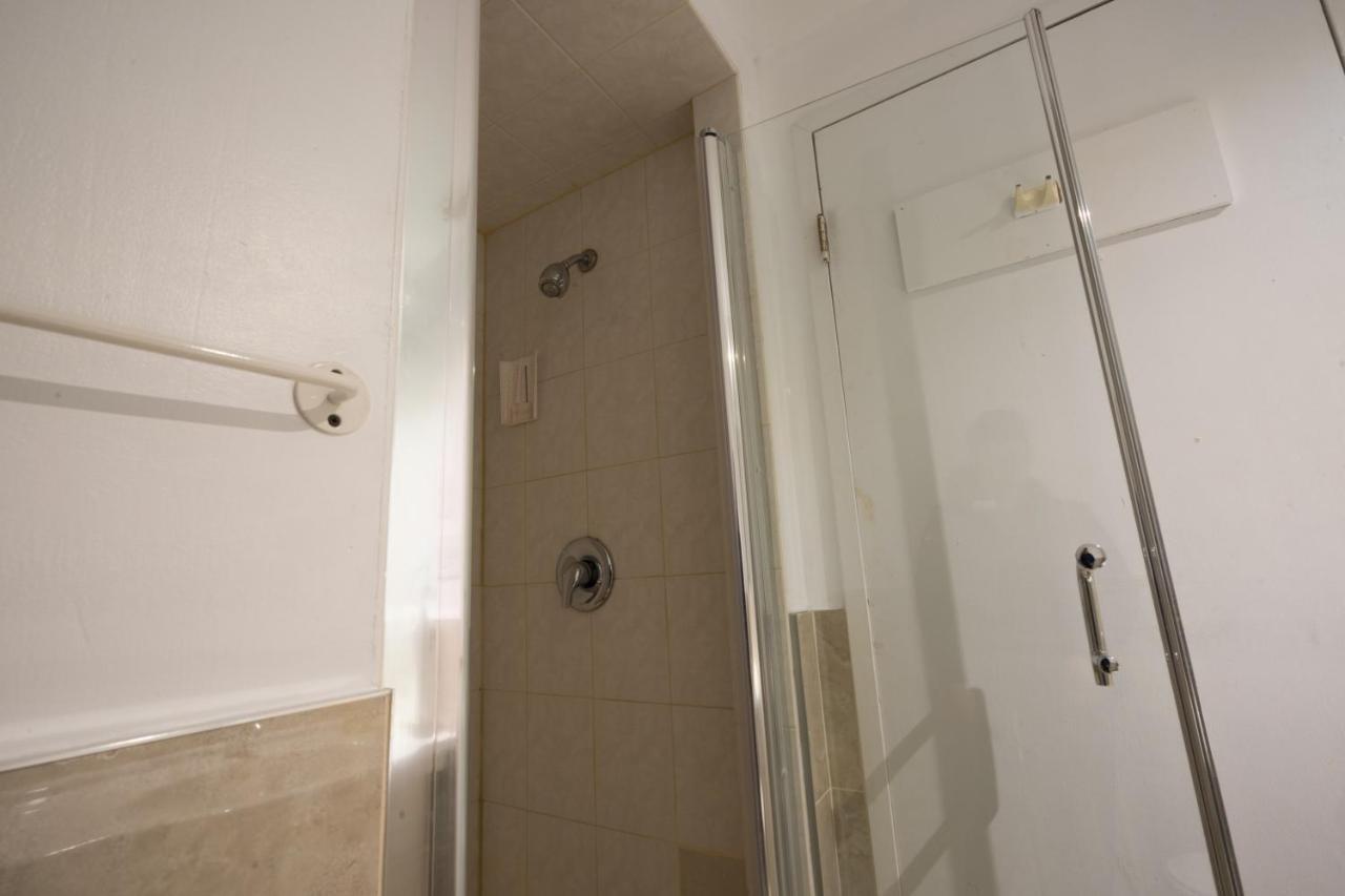 Park Inn Торонто Экстерьер фото