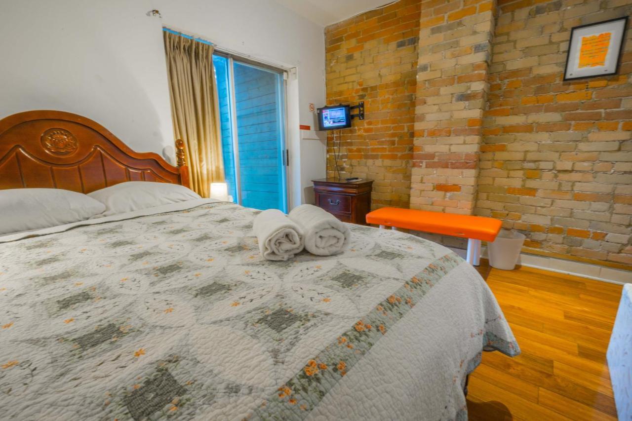 Park Inn Торонто Экстерьер фото