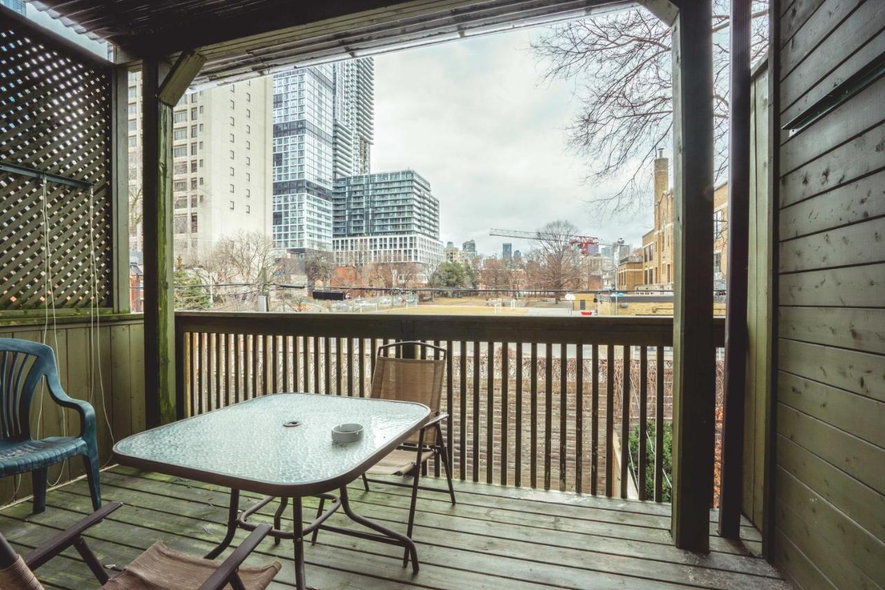 Park Inn Торонто Экстерьер фото