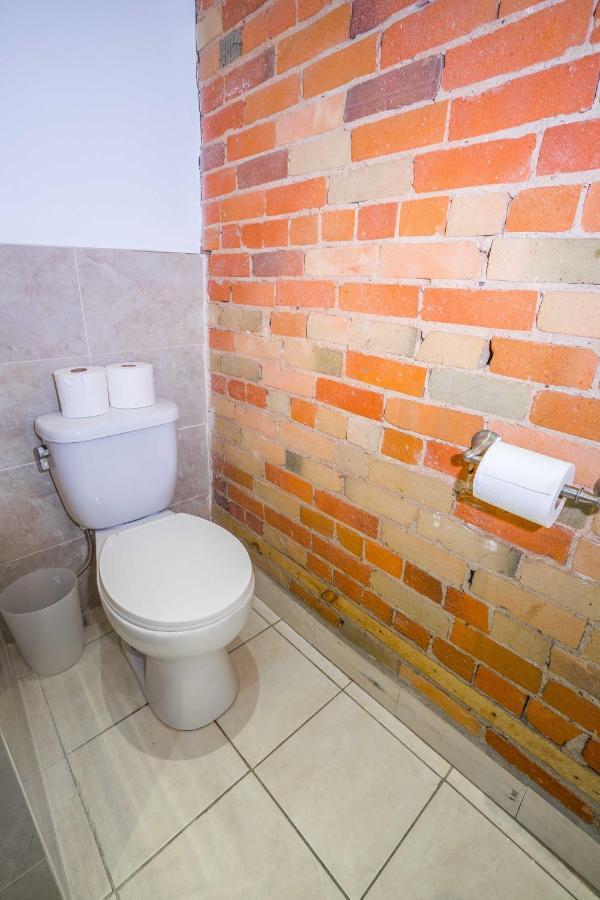 Park Inn Торонто Экстерьер фото